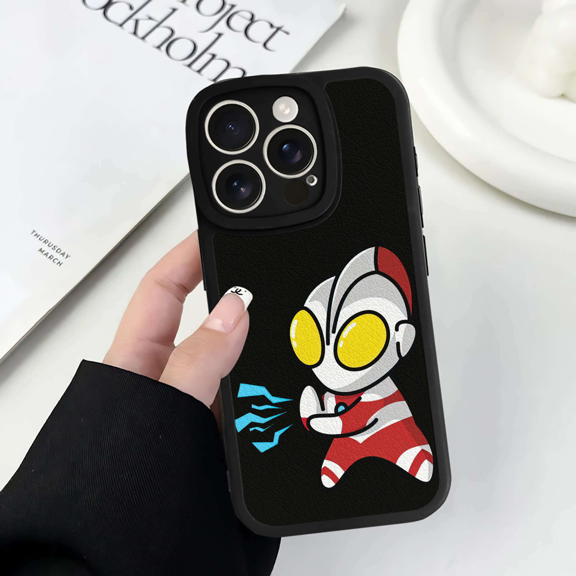 （画像用） ウルトラマン Ultraman 【iPhone 16シリーズ対応】シリコンスマホケース（レザー調） 材質：シリコン